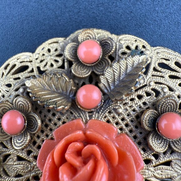 Vintage Gold Filigree Floral Brooch‎ With Coral Celluloid Rose Accents - Picture 5 of 6
